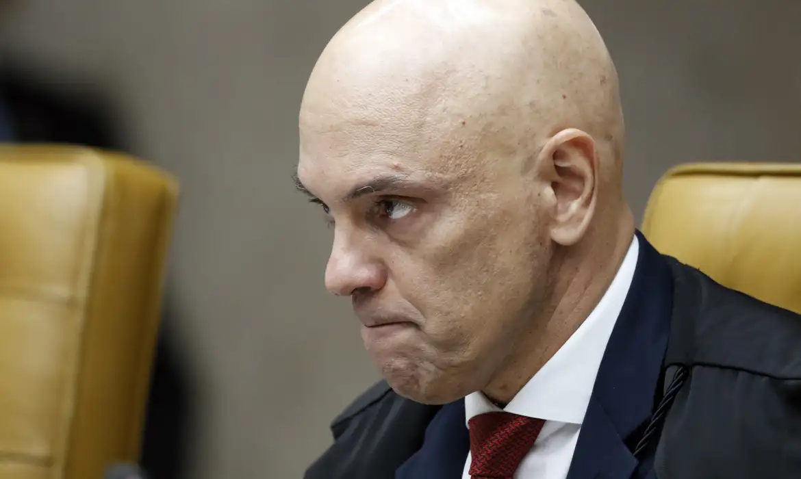 Perícia indica fraude em documento de Moraes