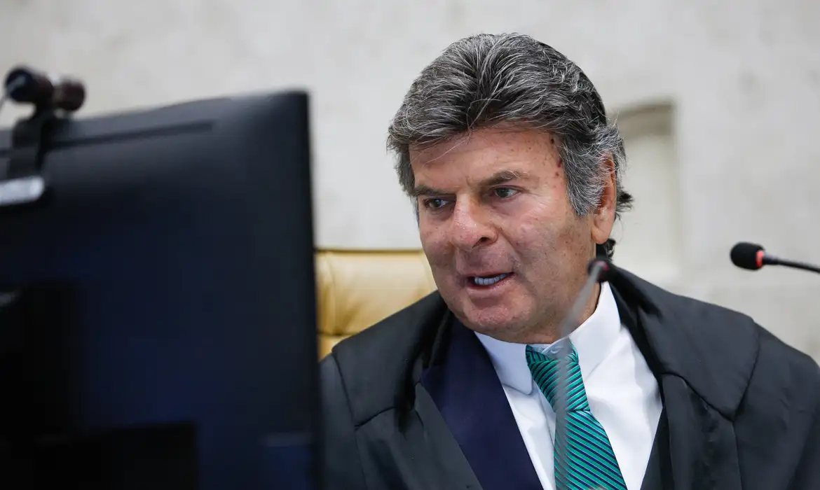 Fux abre divergência com Moraes em julgamento do STF