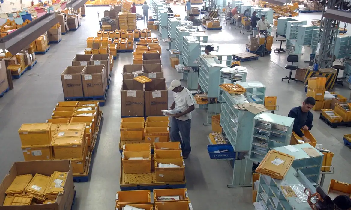 Novo presidente dos Correios assume estatal com rombo de R$ 4,37 bilhões