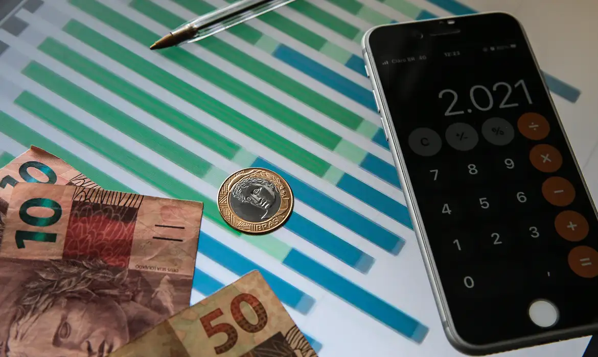 Inflação a 4,81% estoura meta e preocupa mercado
