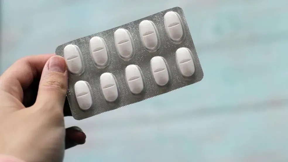 Tylenol alerta para risco de uso durante gravidez