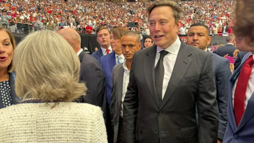 Elon Musk homenageia Charlie Kirk em funeral nos EUA