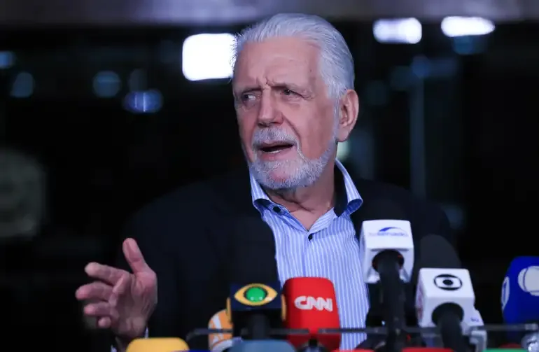 Wagner admite que Lula falará com Trump sobre sanções e tarifas