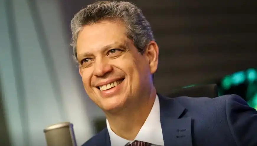 Macêdo rebate pressão do PT e reafirma permanência no cargo