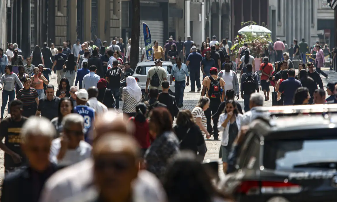 Inadimplência bate recorde histórico: 30,4% das famílias com contas atrasadas