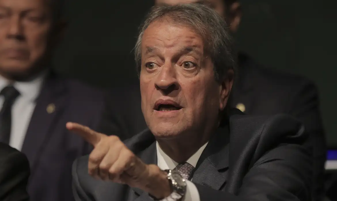 PL adota estratégia de alianças regionais contra o PT