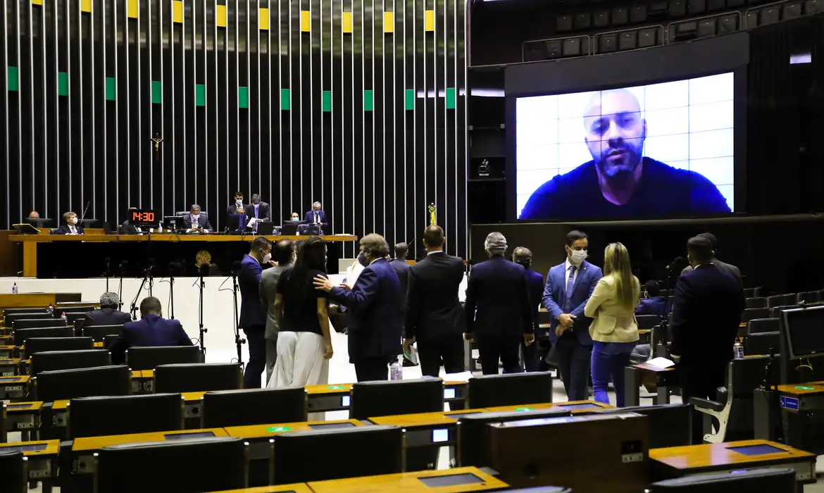 Defesa de Daniel Silveira cobra STF por progressão de regime