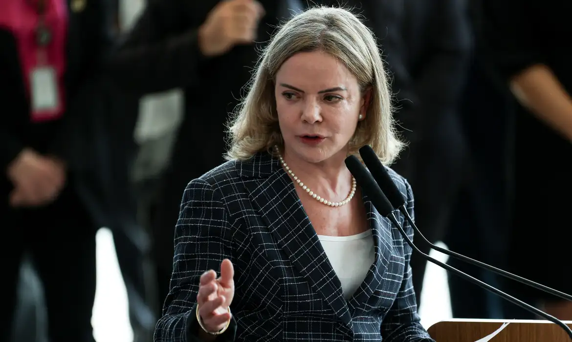 Gleisi acusa governadores de estimular intervenção dos EUA