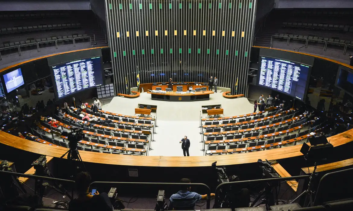 Câmara aprova mudanças no IR com foco eleitoral