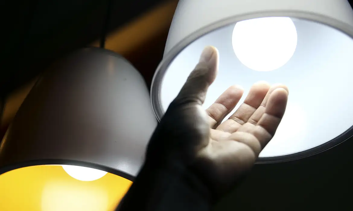 Inflação dispara em setembro com alta histórica em contas de luz