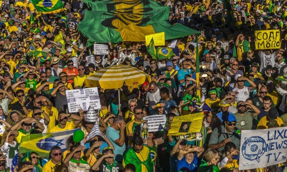 Agro, caminhoneiros, empresários e o povo, fomentam manifestação