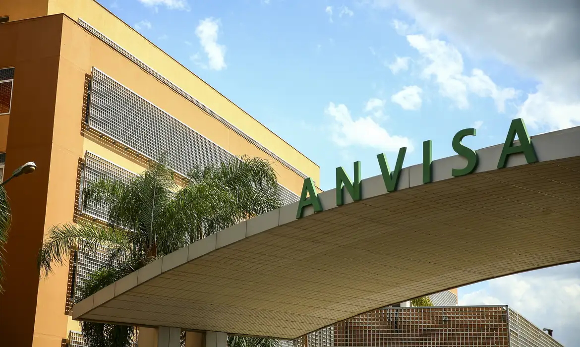 Anvisa proíbe suplemento alimentar e adoçante por irregularidades