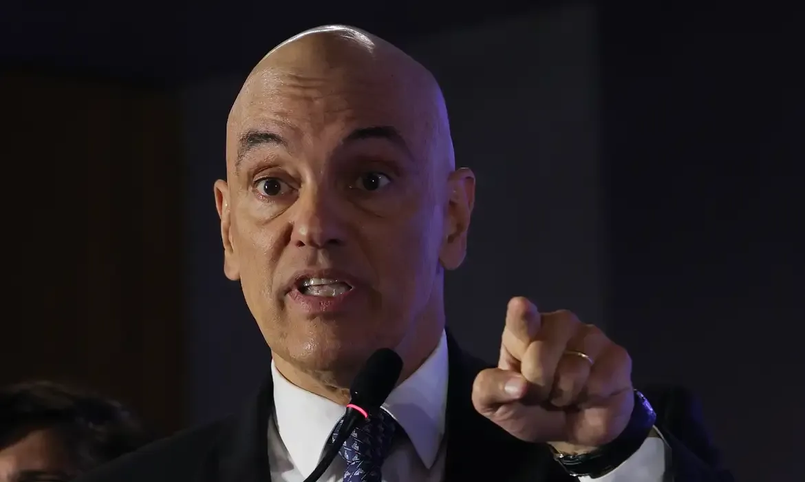 Moraes reabre inquérito sobre suposta interferência de Bolsonaro na PF