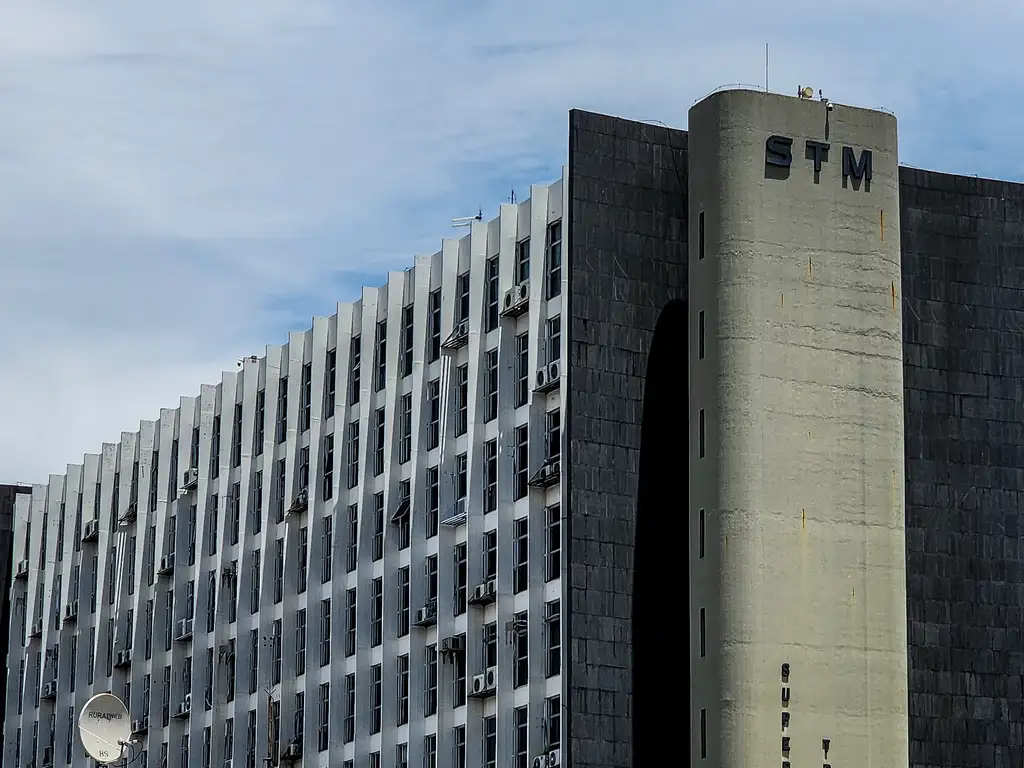 Ministro do STM critica presidente por pedido de perdão a vítimas e condenados do regime militar