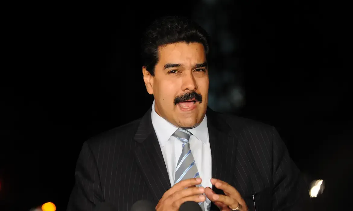 Maduro intensifica caça a opositores e pede ao Supremo que retire nacionalidade de exilado