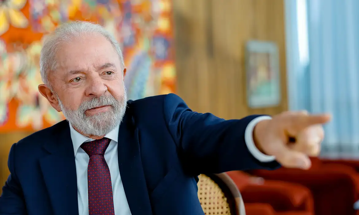 Lula afirma “não quero amigo, quero ministro” em indicação ao STF