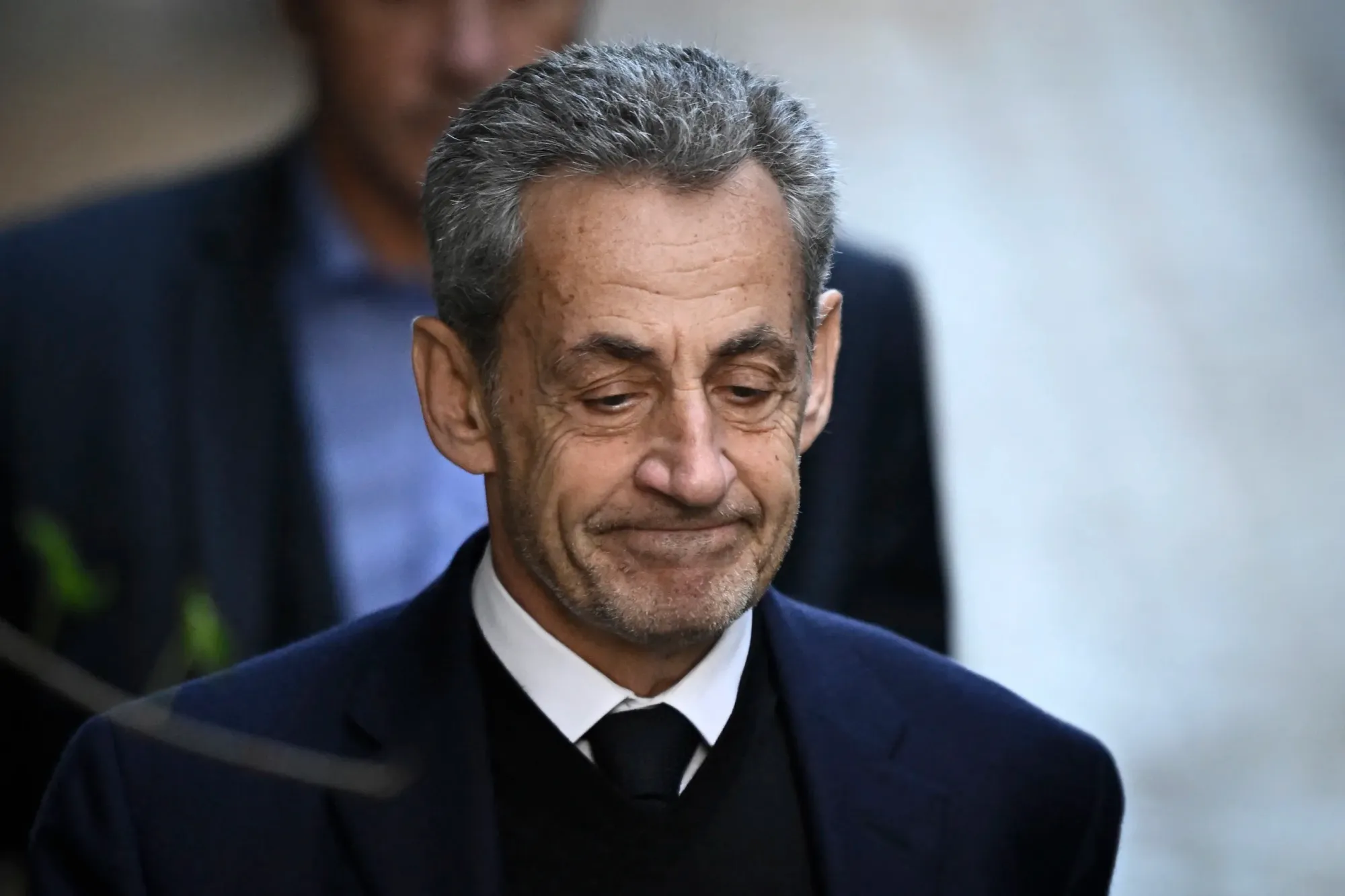 França: Sarkozy é preso na mesma cadeia que abrigou Noriega e “Carlos, o Chacal”