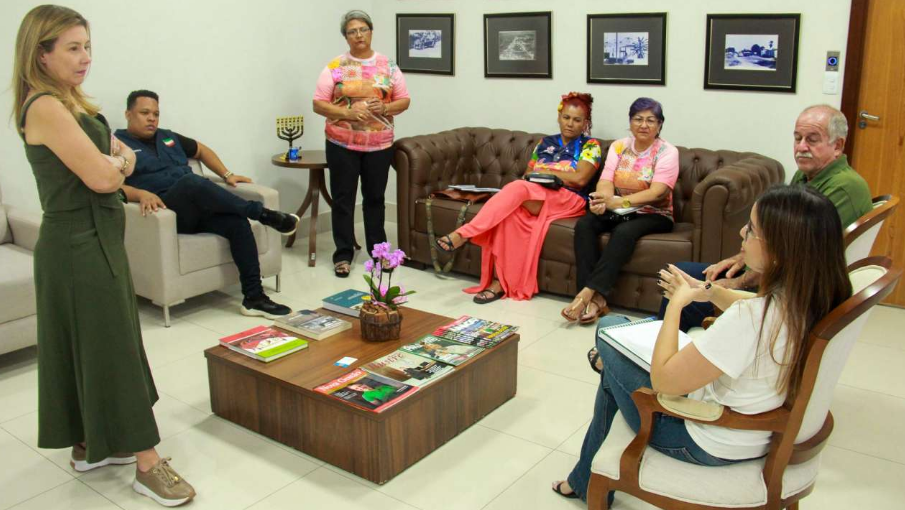 Prefeita recebe ‘Mulheres Arteiras’ e garante apoio à reativação de Centro Comunitário