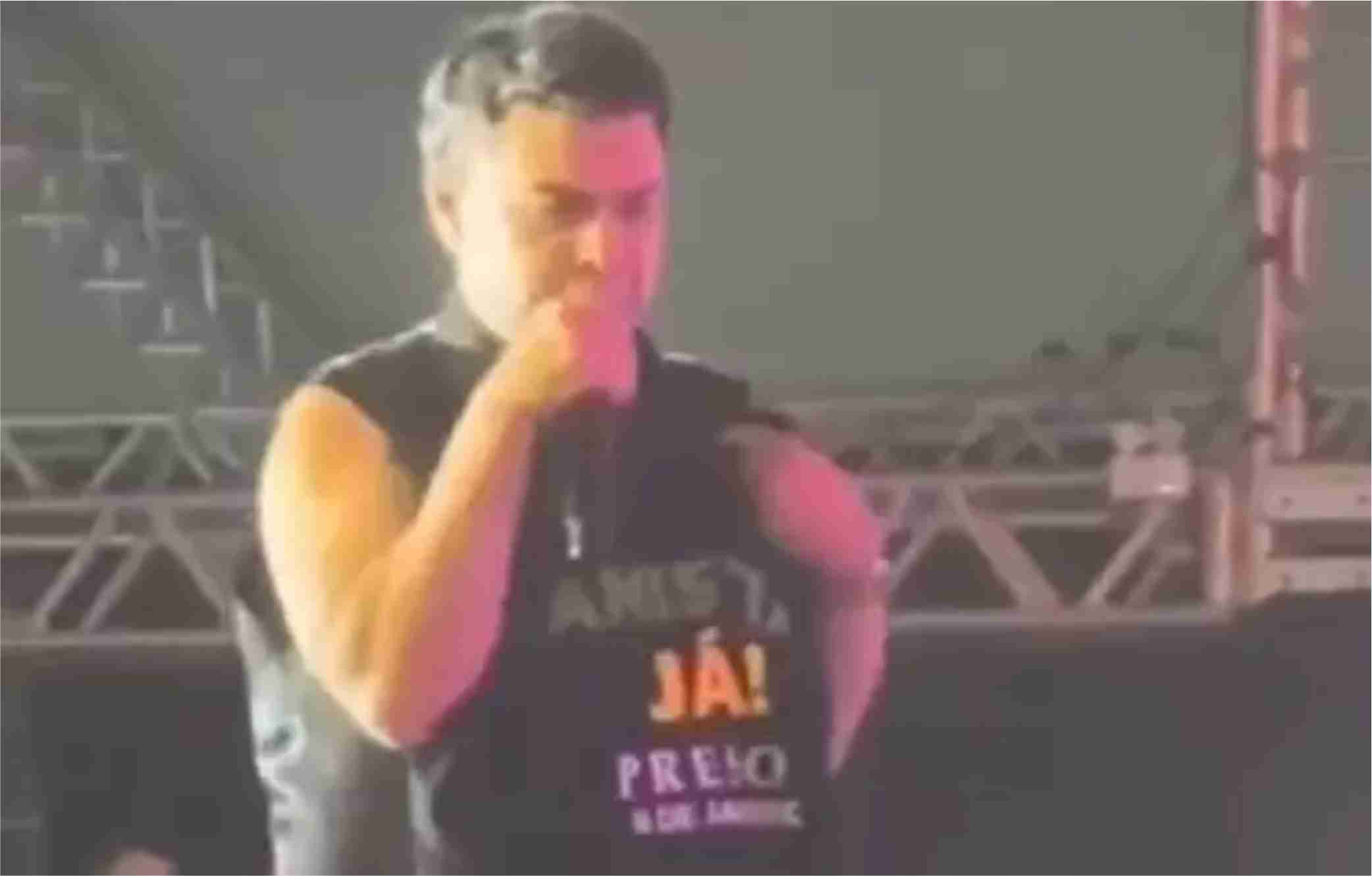 Zezé Di Camargo defende anistia a presos do 8 de Janeiro durante show