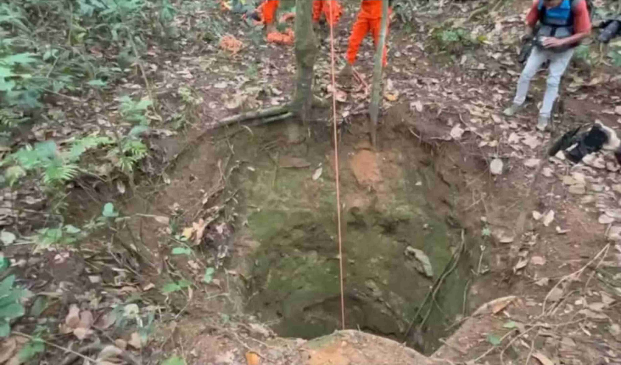 Polícia descobre cemitério clandestino usado pelo Comando Vermelho no Rio