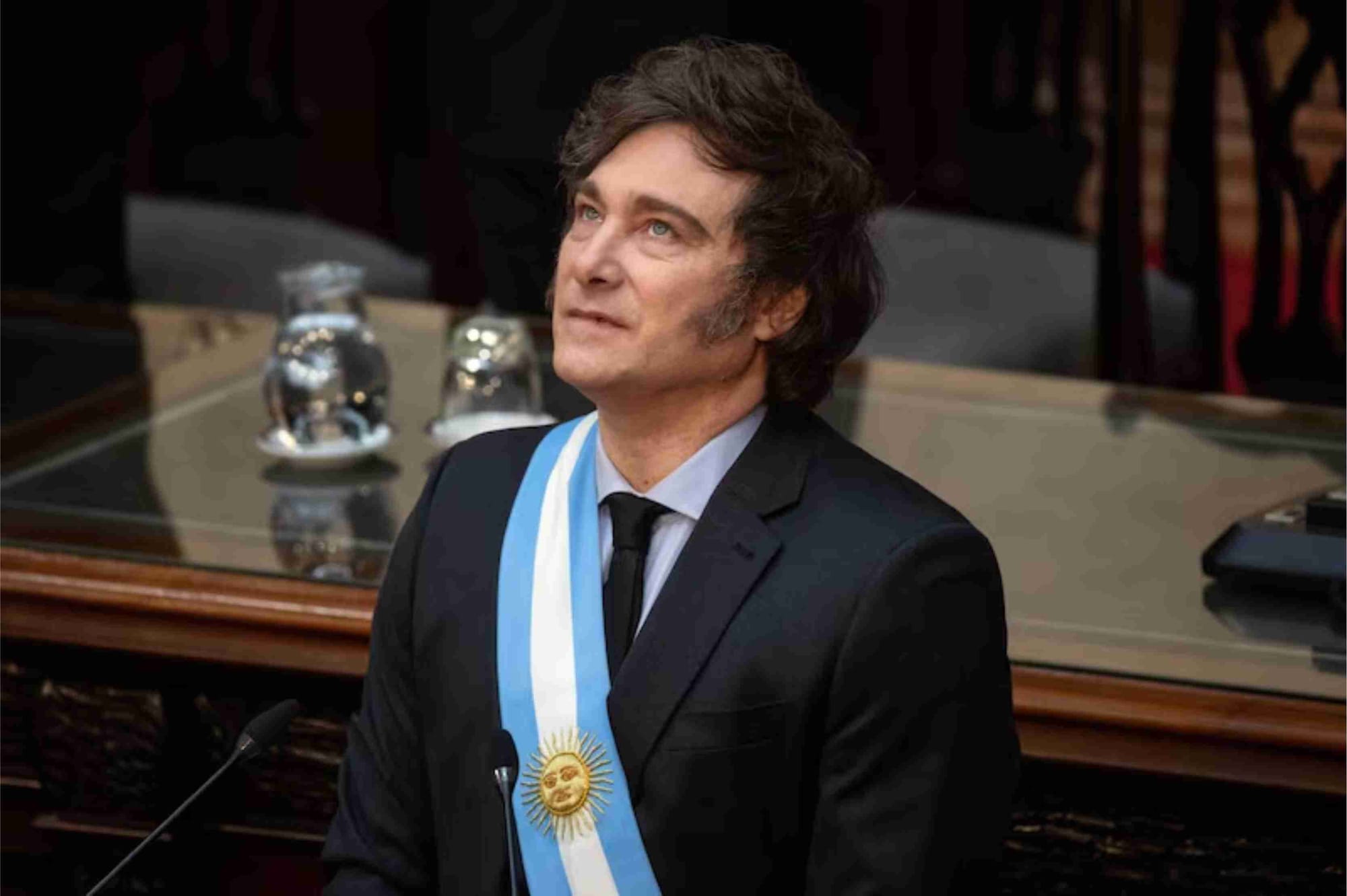 Milei consolida vitória histórica com apoio de Trump e promete reformas profundas