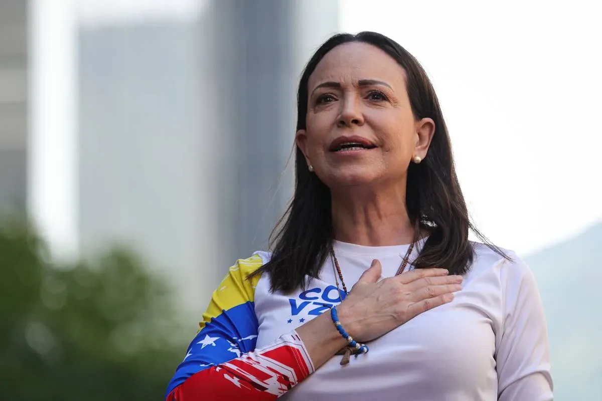 María Corina prevê queda de Maduro e apoia pressão internacional