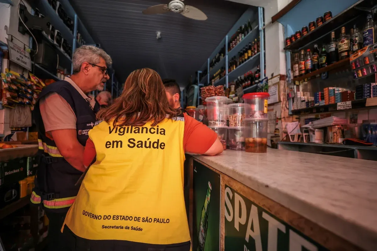 Governo de SP divulga lista de 22 presos por adulteração de bebidas com metanol