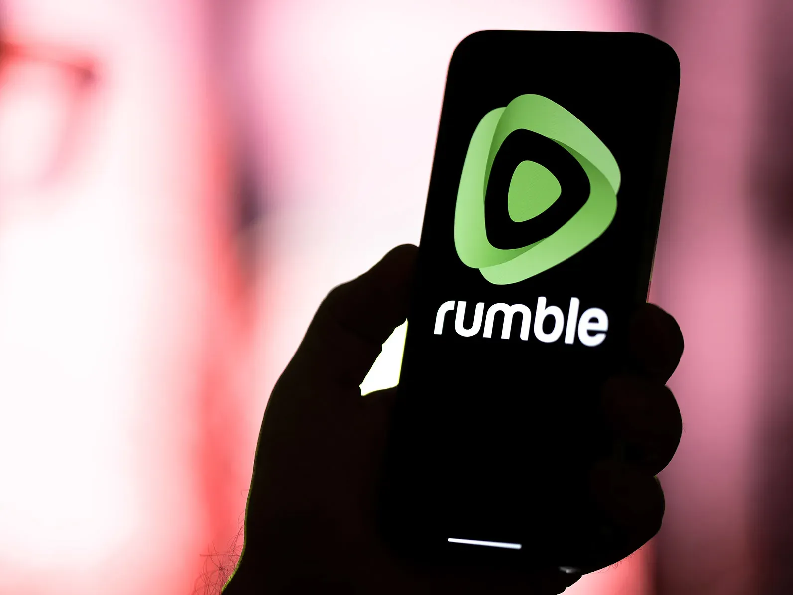 Rumble é restabelecida na França; Brasil segue isolado no bloqueio