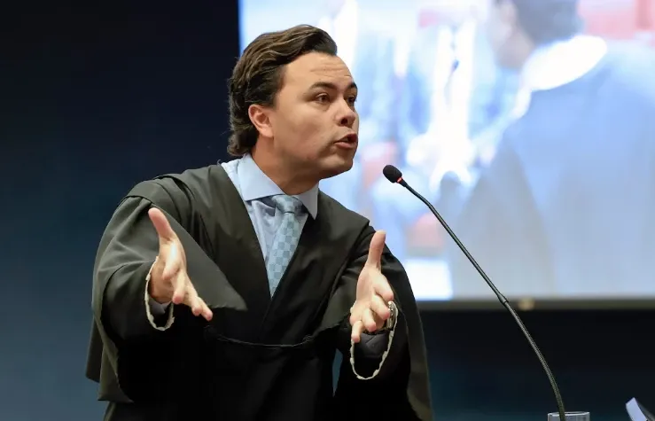 Defesa de Filipe Martins pede anulação do processo e suspeição de ministros do STF