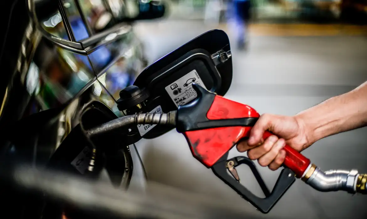 México triplica subsídio de petróleo à ditadura de Cuba