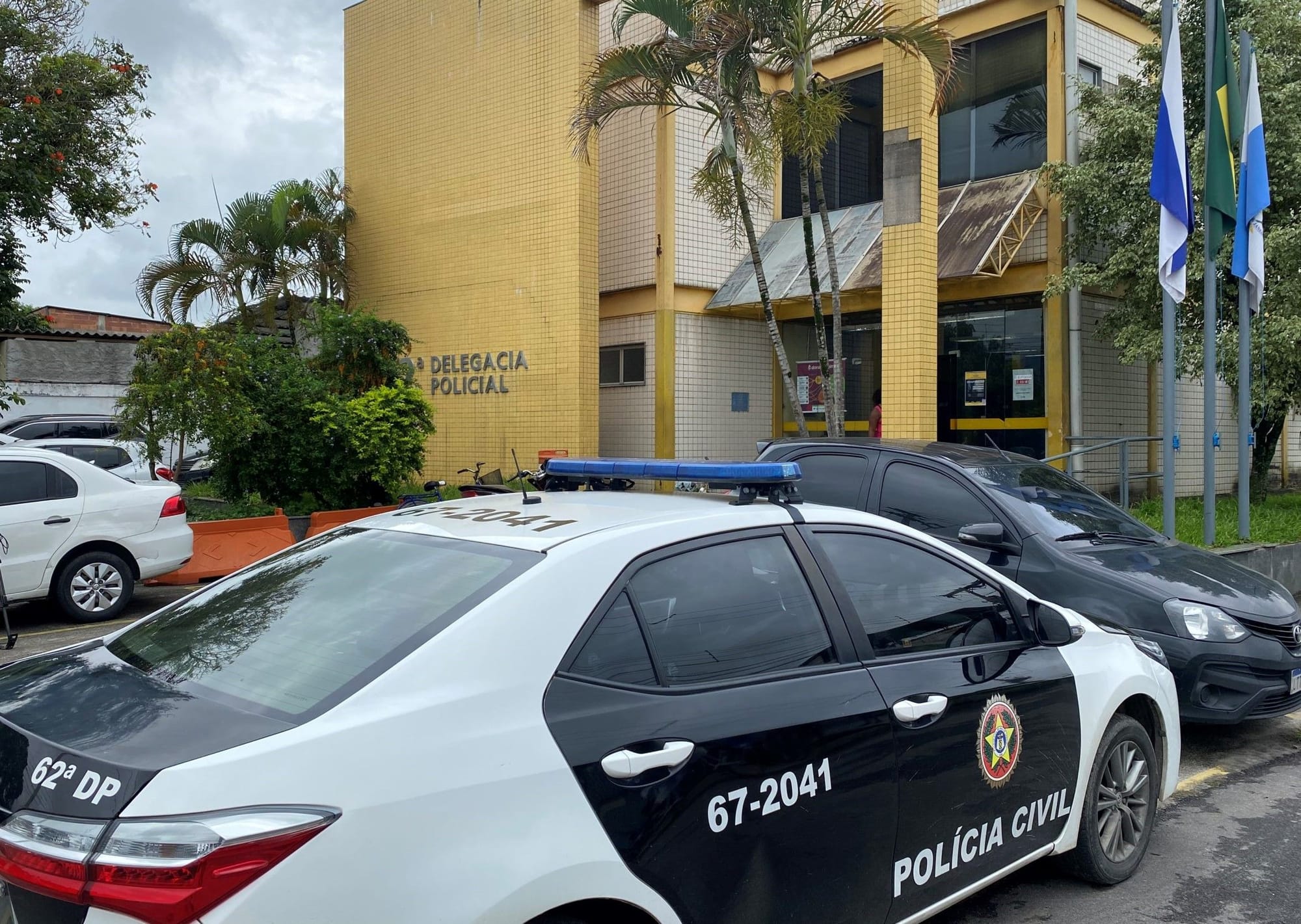 Polícia apreende equipamentos de atriz que sugeriu violência contra deputado