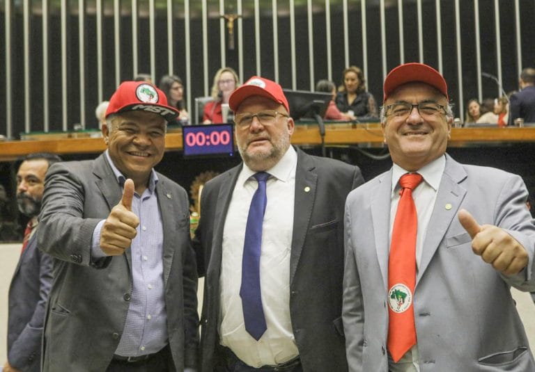 Deputados ligados ao MST tentam reagir ao avanço do agro com criação de “cadastro de grileiros”