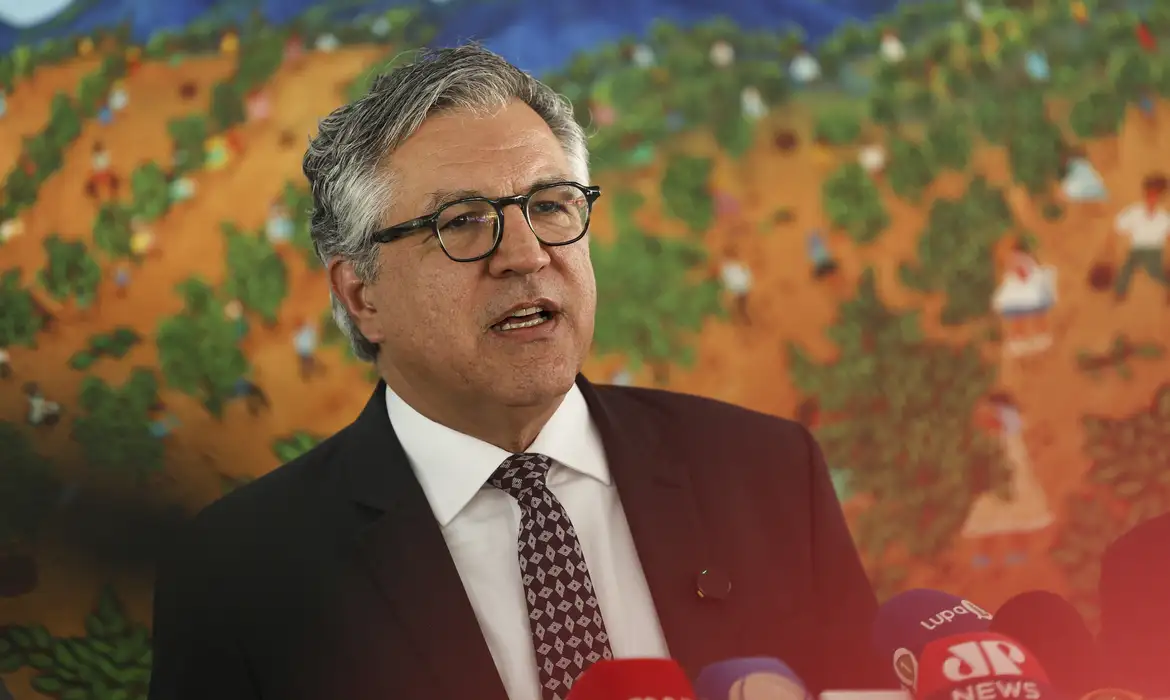 Padilha busca investimentos chineses e expõe submissão do governo em área estratégica
