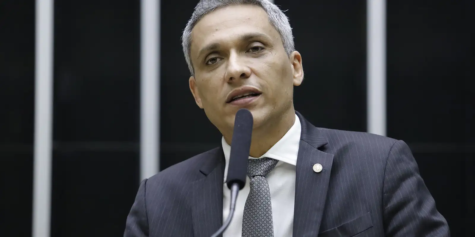 CCJ garante proteção constitucional a Gayer e barra processo no Supremo