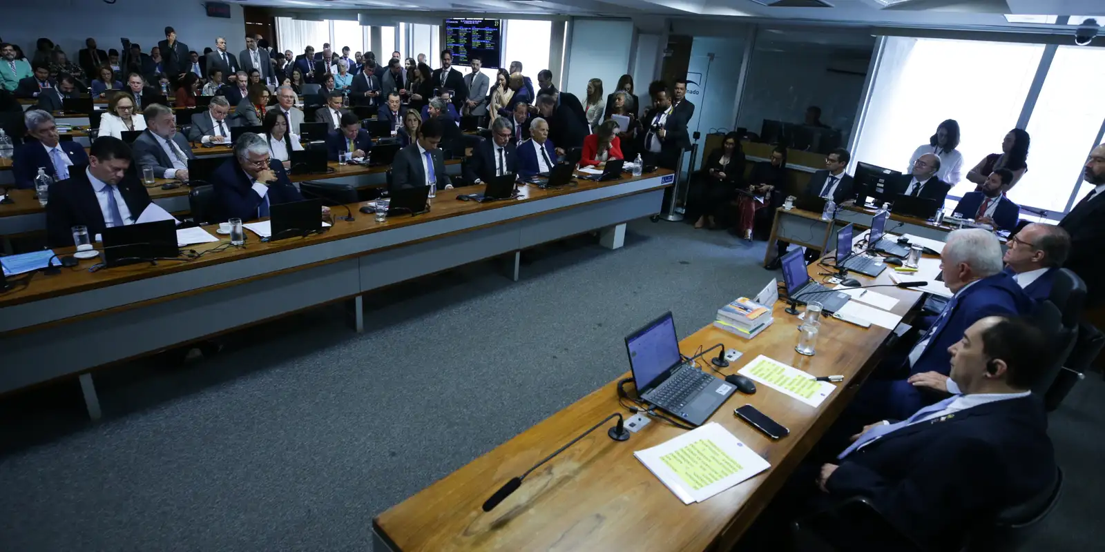 CCJ aprova projeto que restringe acesso de partidos ao STF