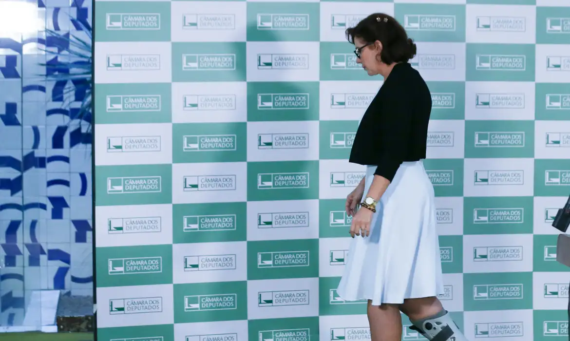 STF determina execução de pena contra Carla Zambelli