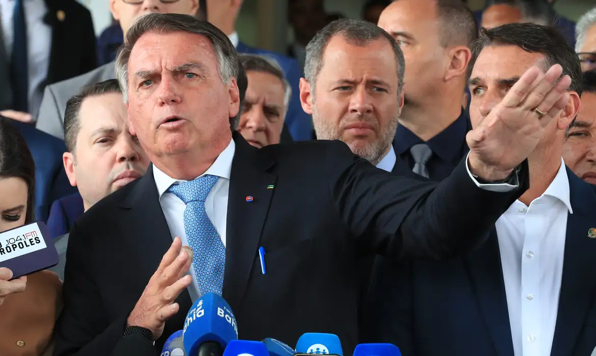 Defesa de Bolsonaro apresenta embargos contra condenação por suposto golpe