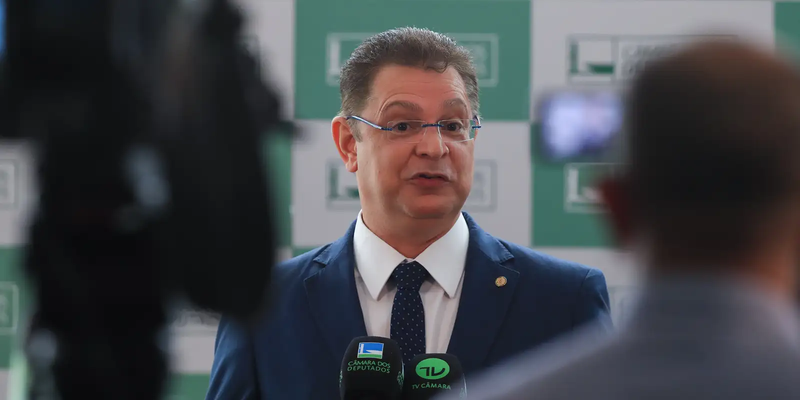 Sóstenes propõe dobrar licença sem salário de deputados