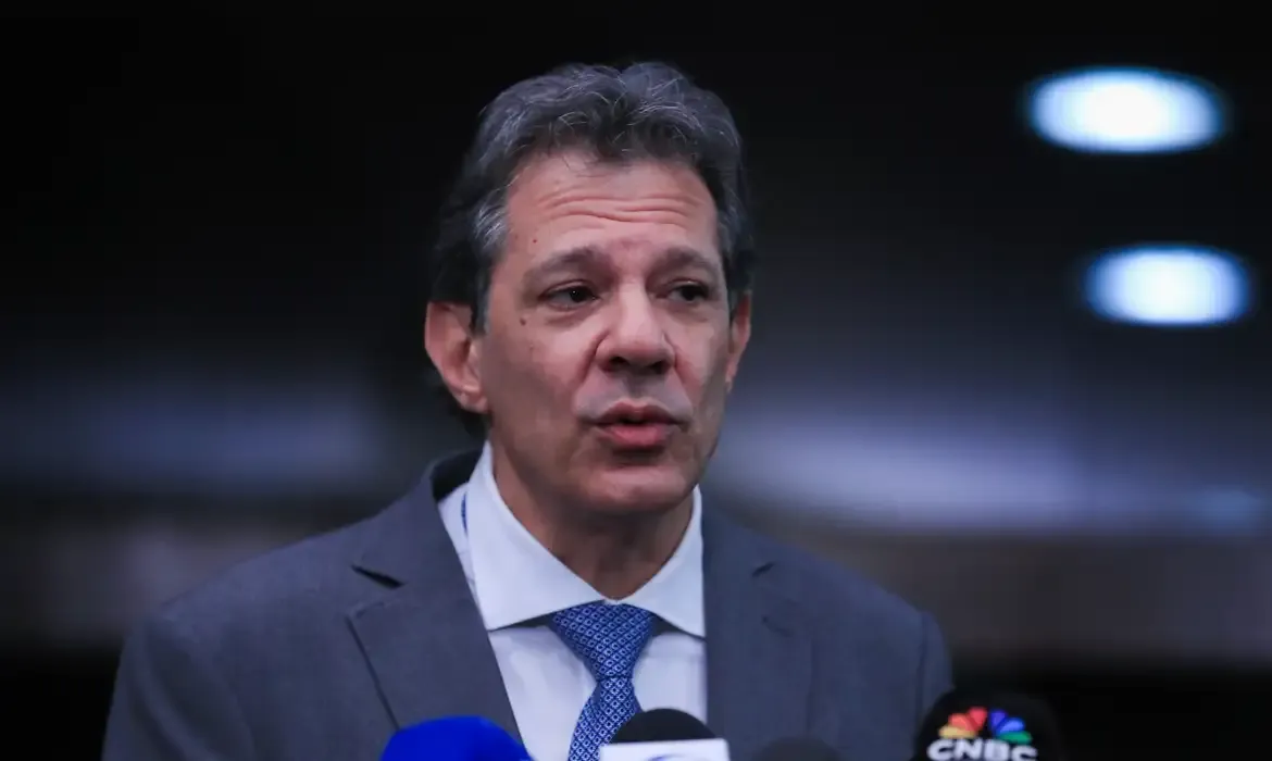 Haddad admite que tarifa zero no transporte pode ser bandeira de Lula em 2026
