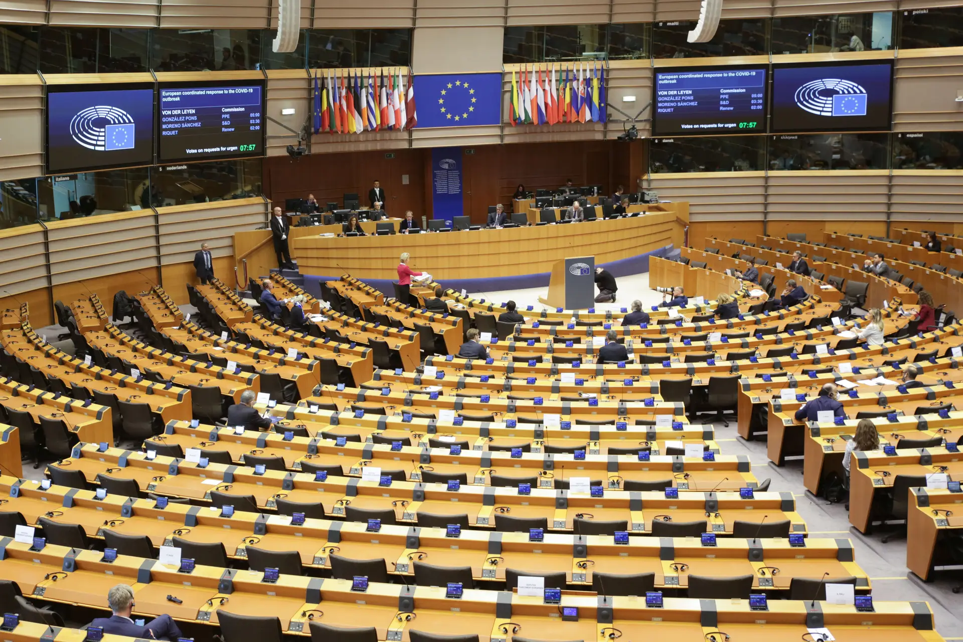 Denúncias de abusos contra presos do 8/1 chegam ao Parlamento Europeu