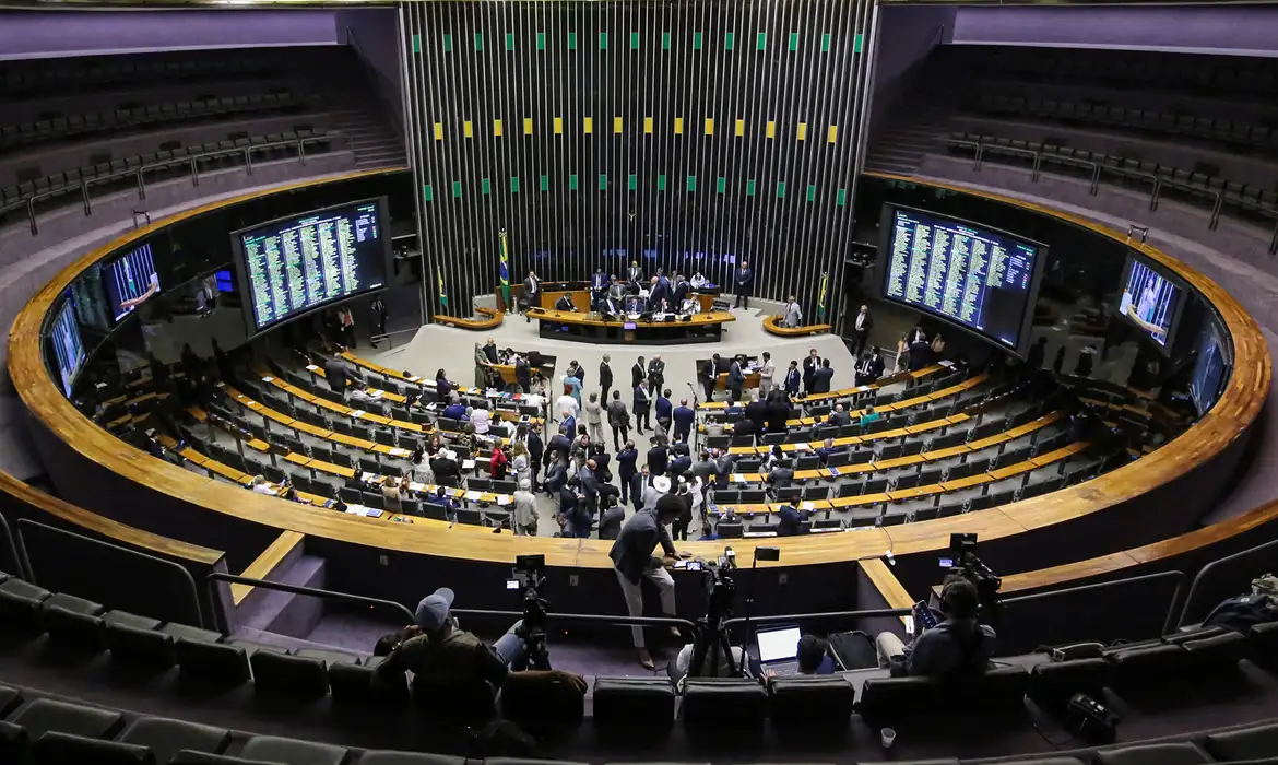 Câmara aprova projeto que mantém decisões monocráticas do STF