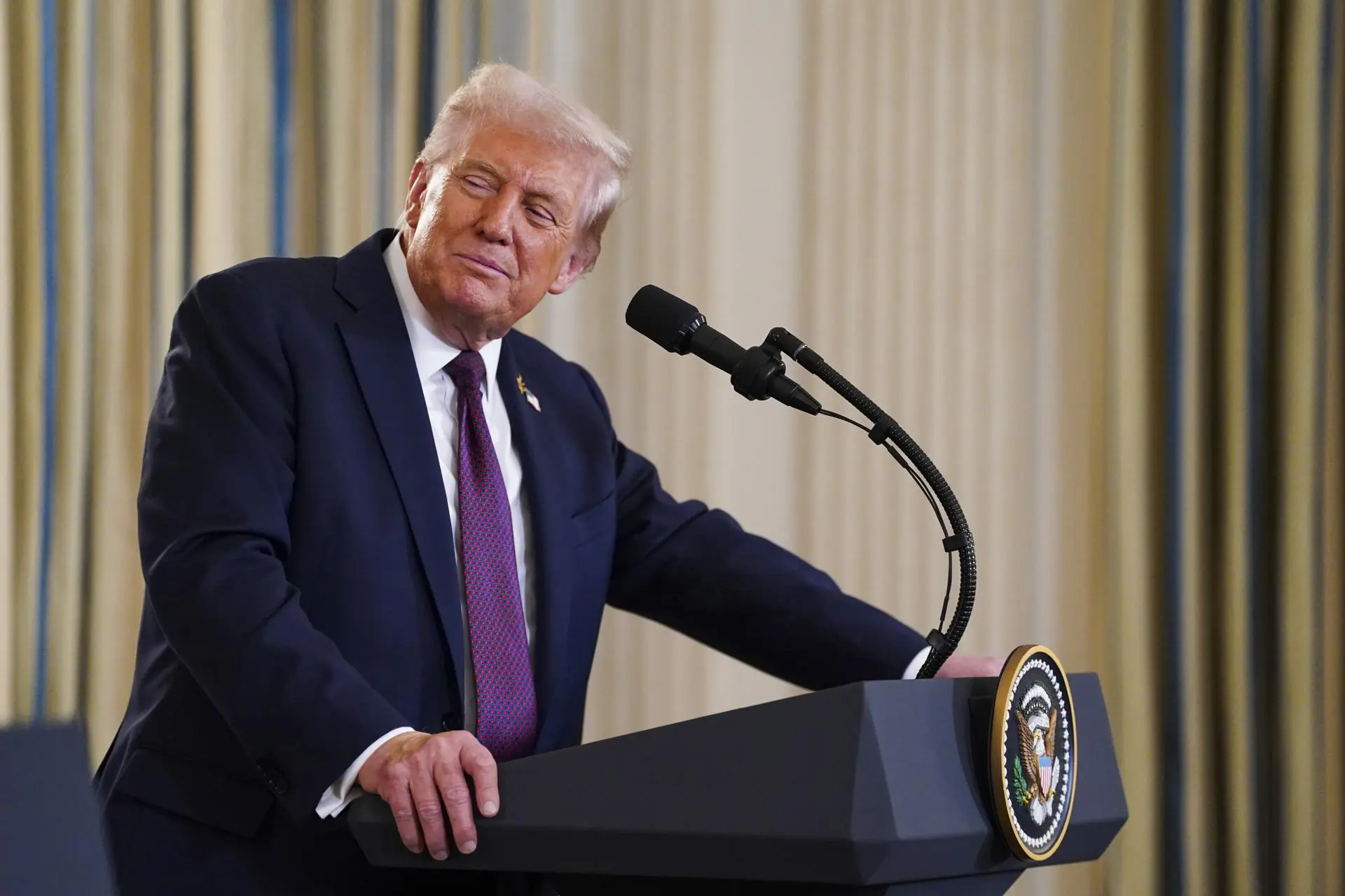 Trump aplica tarifaço estratégico e Dirceu minimiza impacto sobre o Brasil