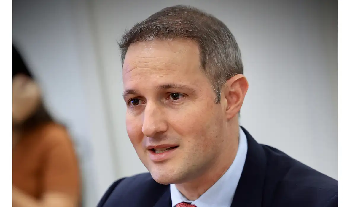 Derrite recua após pressões do governo e enfraquece projeto antifacção