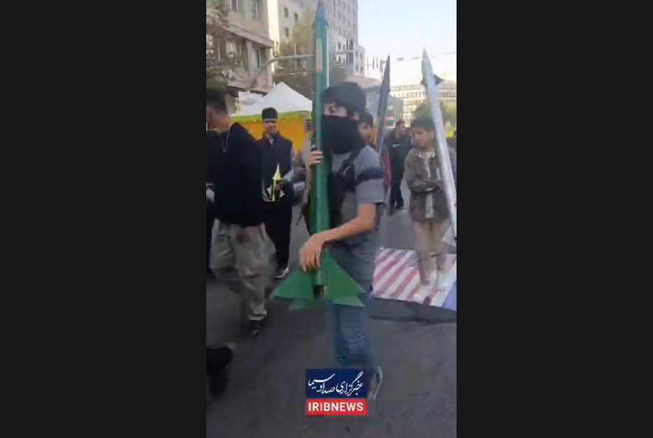 Sistema educacional do Irã promove hostilidade a EUA e Israel