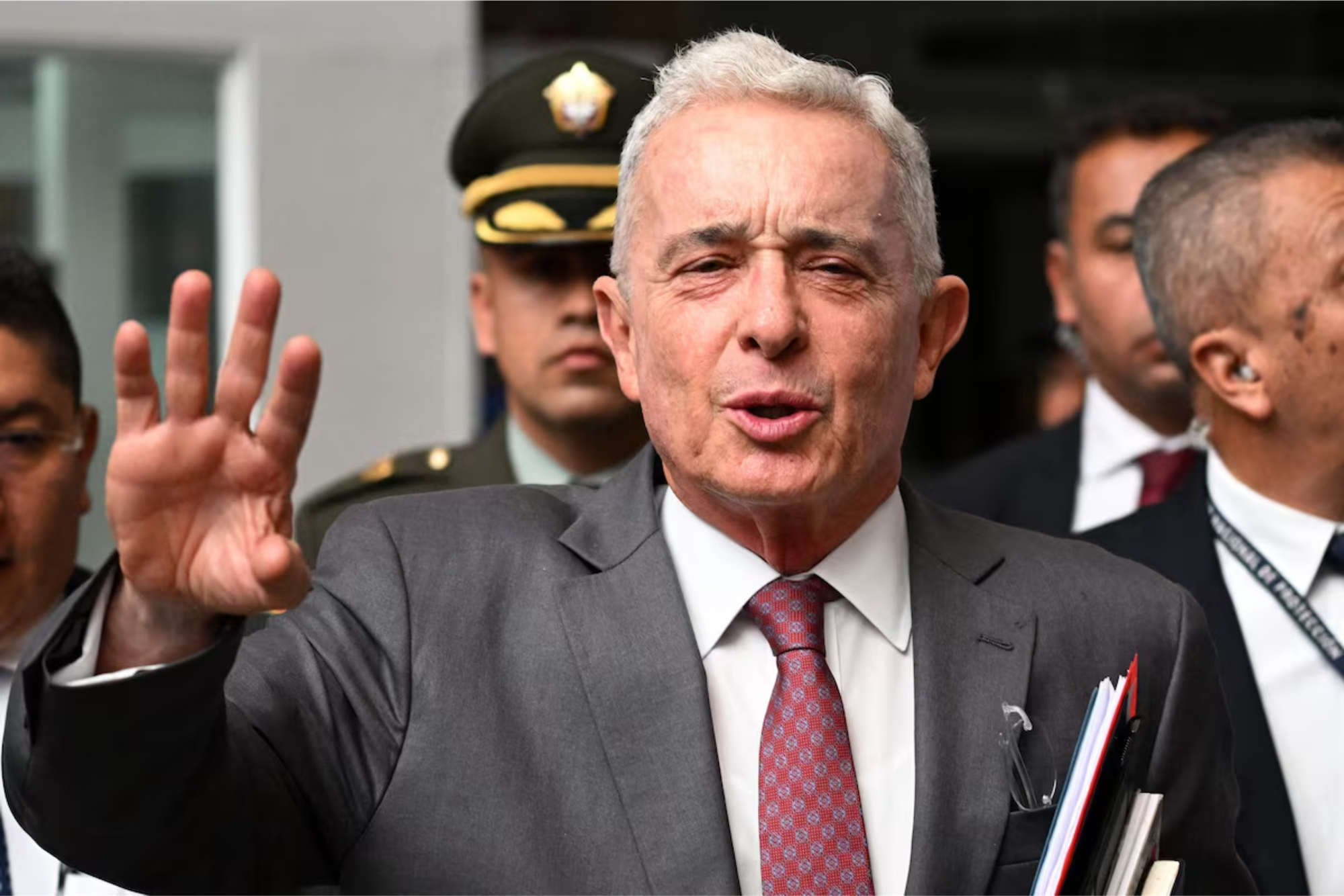 Irmão de Uribe condenado por liderar grupo paramilitar