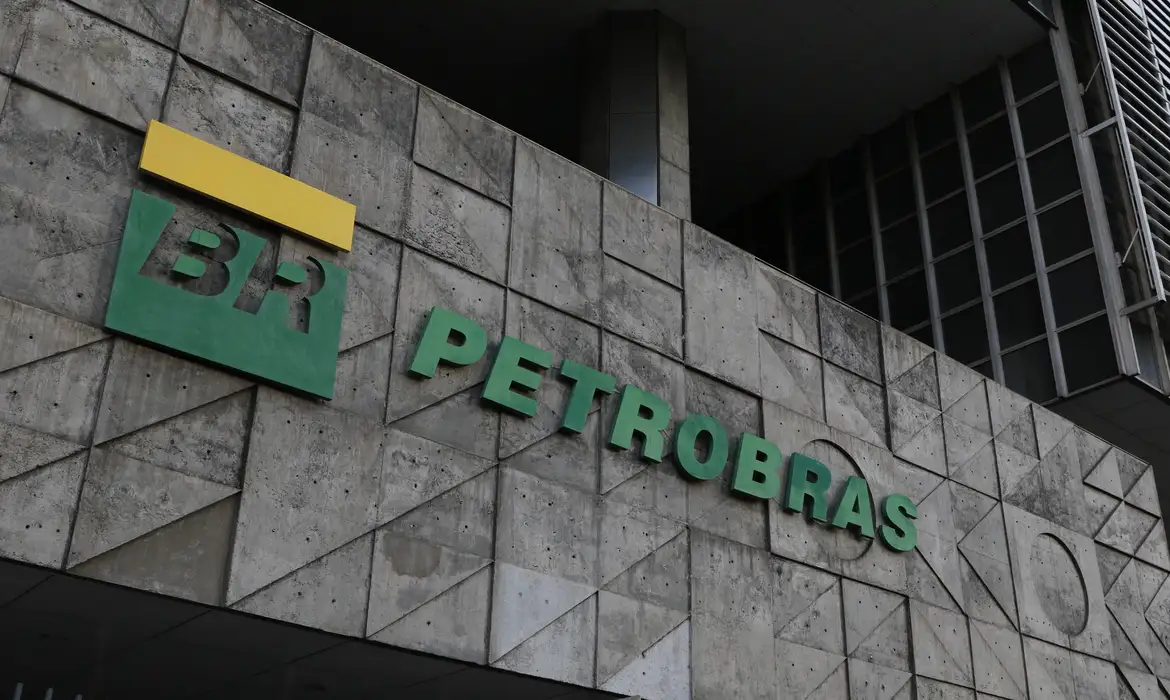 Petrobras anuncia R$ 12 bilhões em dividendos após lucro recorde no trimestre