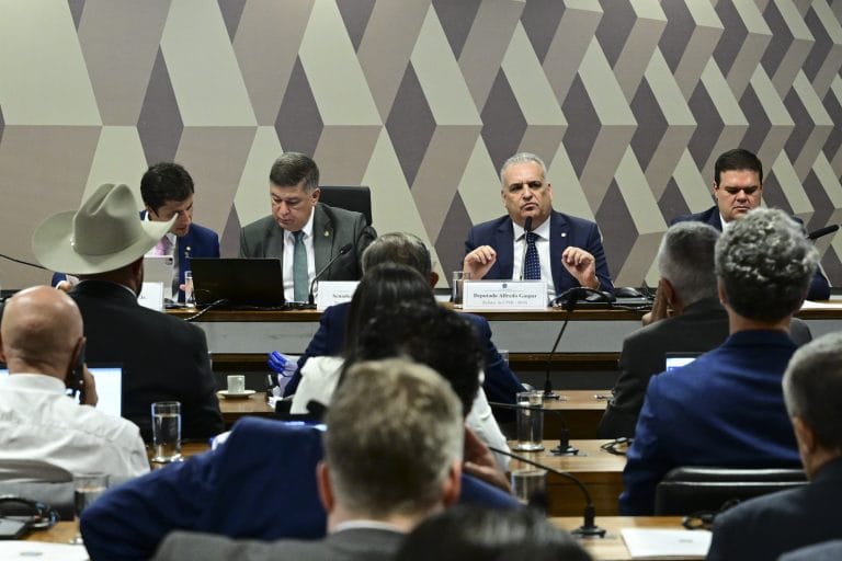 PF prende ex-presidente do INSS em nova fase da Operação Sem Desconto