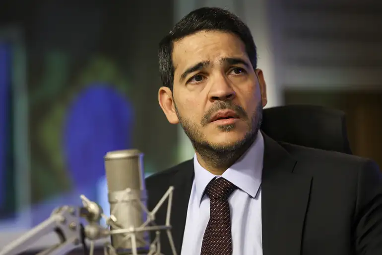 Messias pressiona Senado e tenta adiar sabatina em meio a resistências