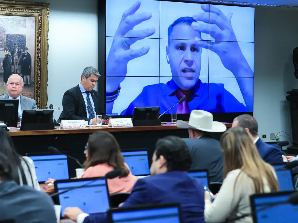 Defesa de Tagliaferro pede suspeição de Moraes a Fachin