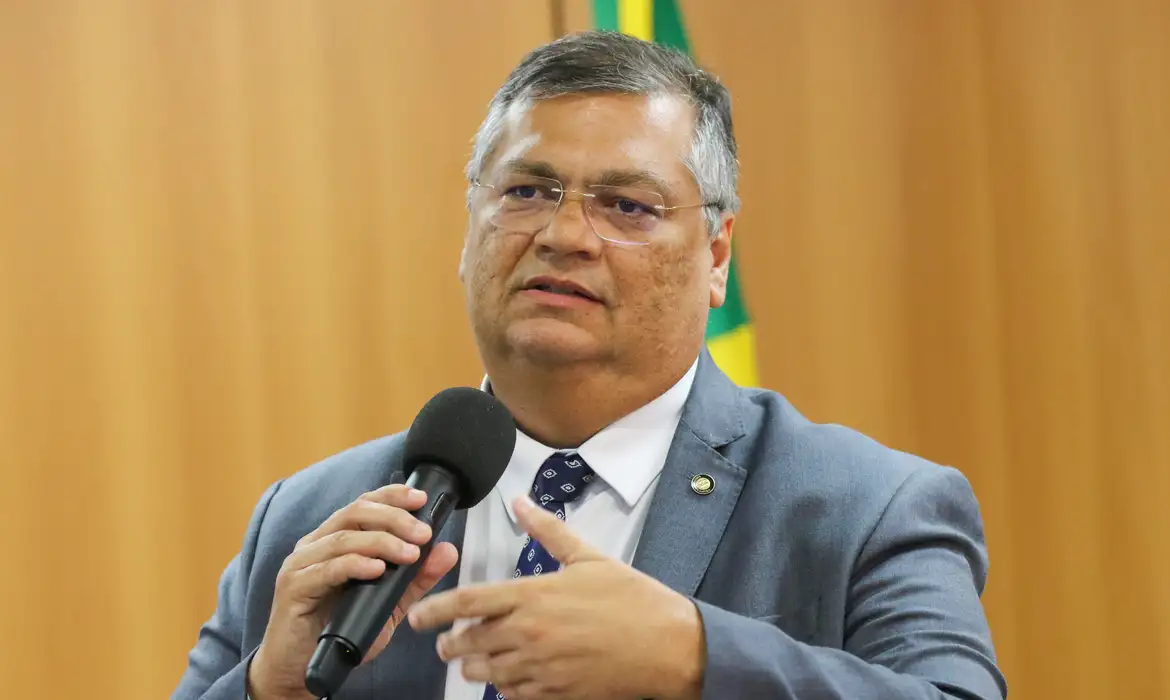 Decisão de Dino reforça questionamentos levantados por Constantino
